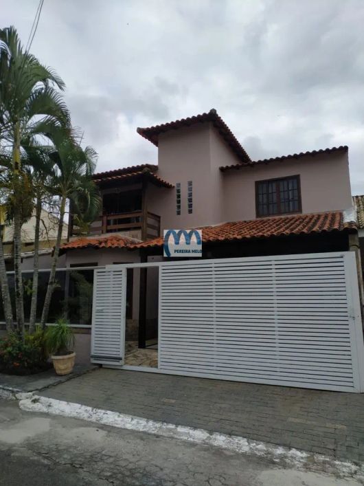 Vendo casa duplex no condomínio Village do Moinho.