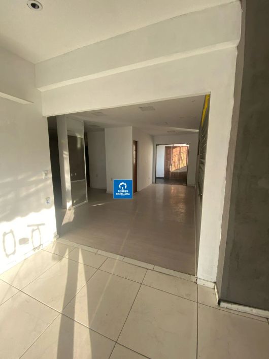 Centro - Sala comercial com 167m² no Centro Comercial Aristeu da Costa Antunes.