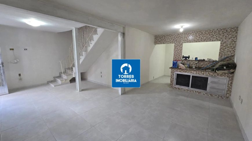 Camarão - Casa com 3 quartos na Rua Ana Camarão.