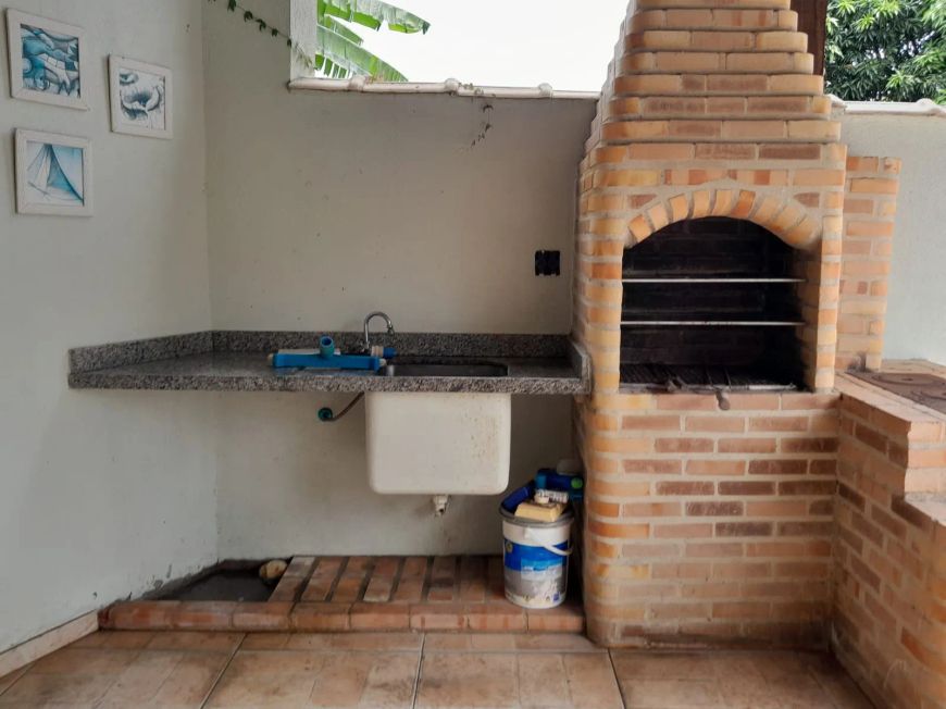 Casa Triplex para locação em São Gonçalo com 5 Quartos, piscina e churrasqueira disponível para loca