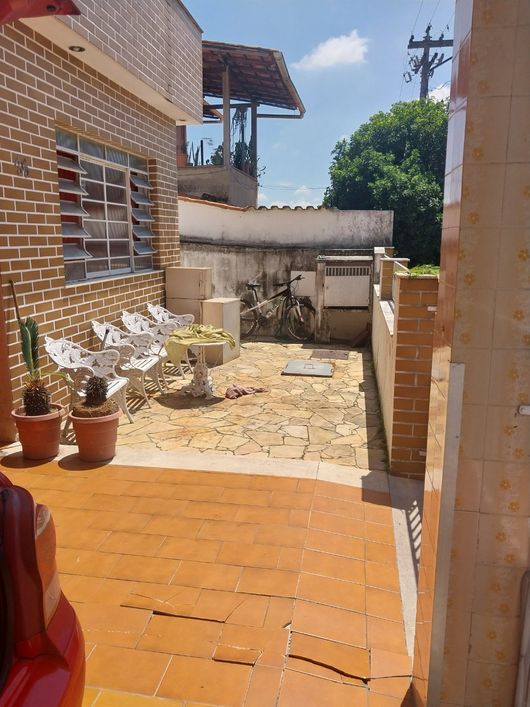 Vende ou aluga ótima Casa 4 qtos, São Gonçalo, Vila Yara, pertinho do centro