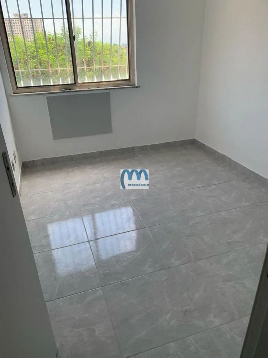 Apartamento em frente a UERJ, condomínio Ícaro.