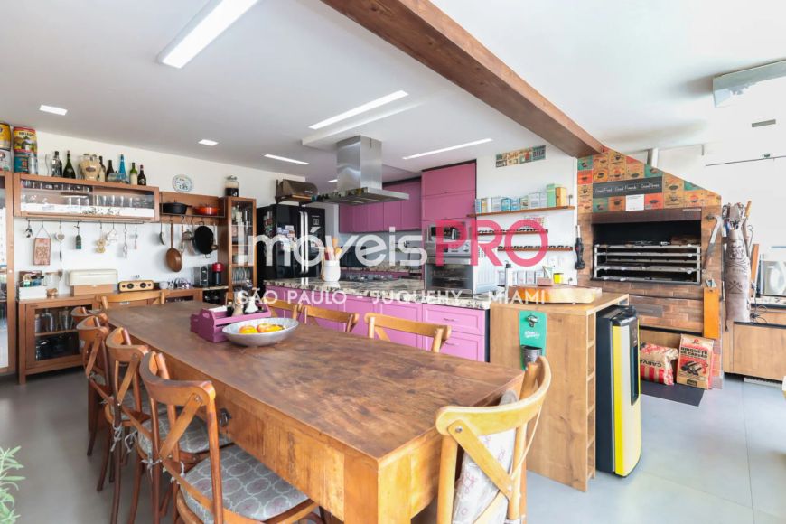 Apartamento 225m² no Brooklin com 3 suítes e 4 vagas.