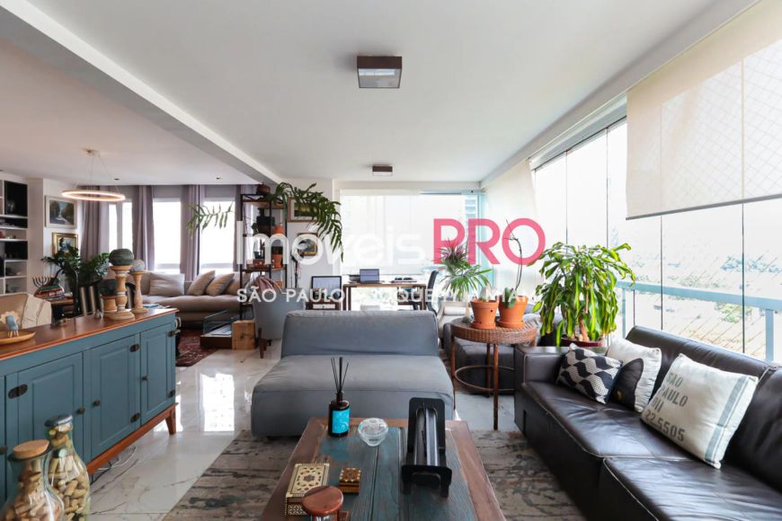 Apartamento 225m² no Brooklin com 3 suítes e 4 vagas.