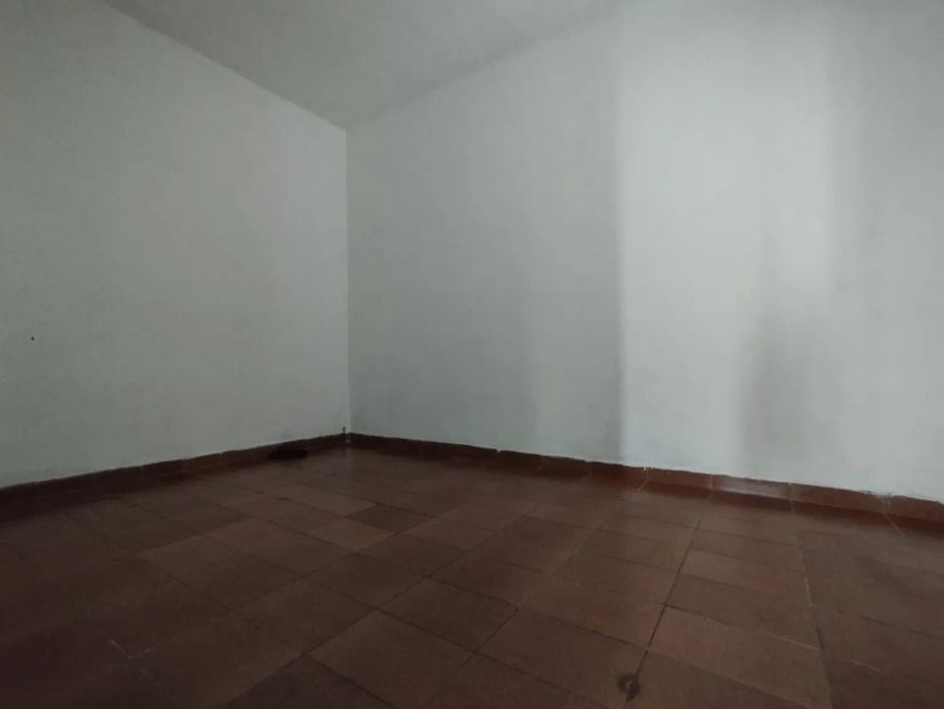 Sobrado composto de 03 quartos, sendo 01 suite,sala, cozinha, banheiro, área de serviço. Próximo ao