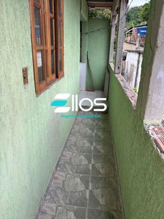 Casa de rua : Sobrado / Residencial / Monjolo