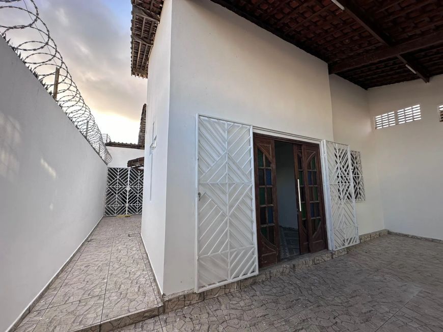Casa com 3 quartos sendo 1 suíte próx. ao Graciliano - Maceió - AL
