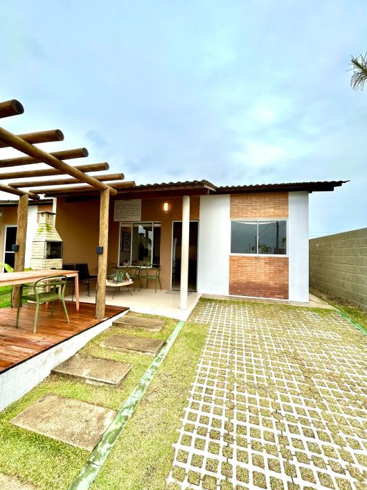 Venda - Casa 2 quartos em Condomínio Fechado