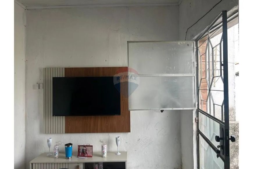 Casa de primeiro andar na Santa Lúcia próximo ao Aeroclube.
