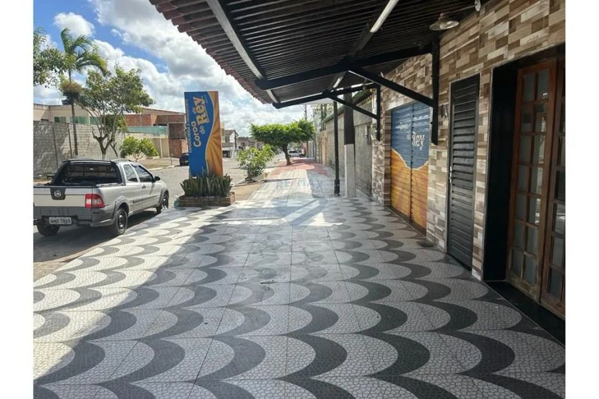 Ponto comercial com duas kitnets na Santa Lúcia