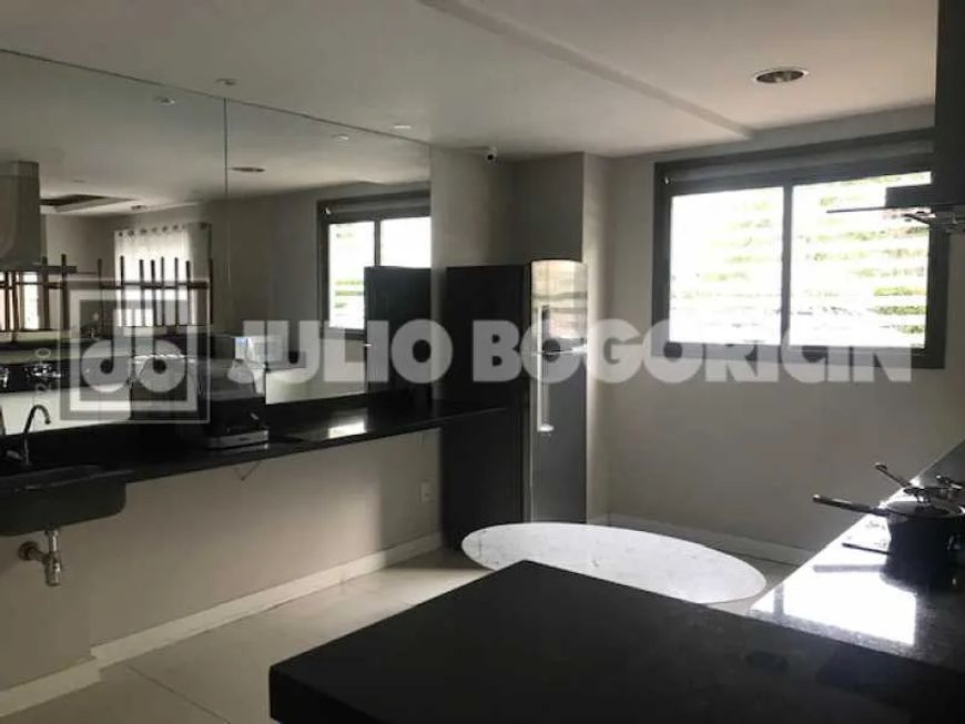 Apartamento : / Residencial / Recreio dos Bandeirantes