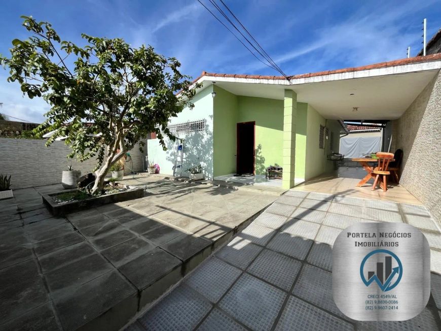 Casa na Serraria, em rua fechada, 3/4, solta, dependência e despensa.