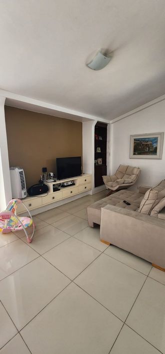 casa no farol, próx a av Rotary. 4/4