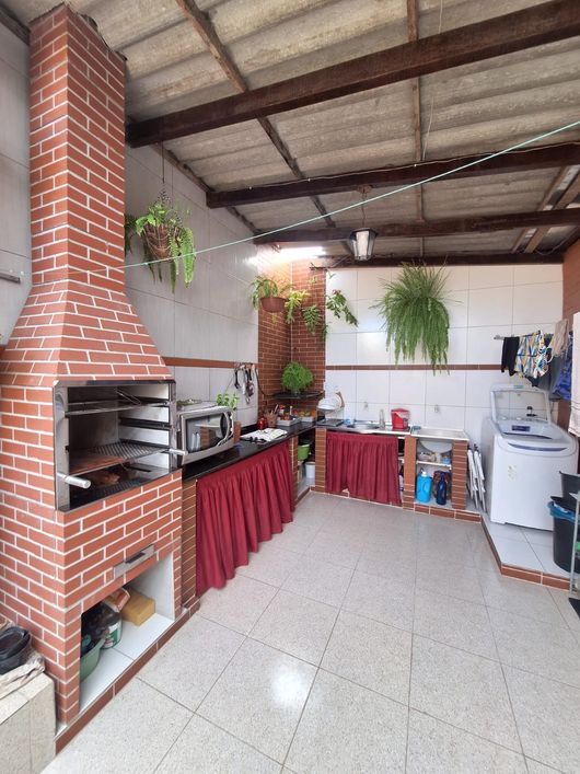 CASA com 3 Quartos à venda, 115m² - Clima Bom