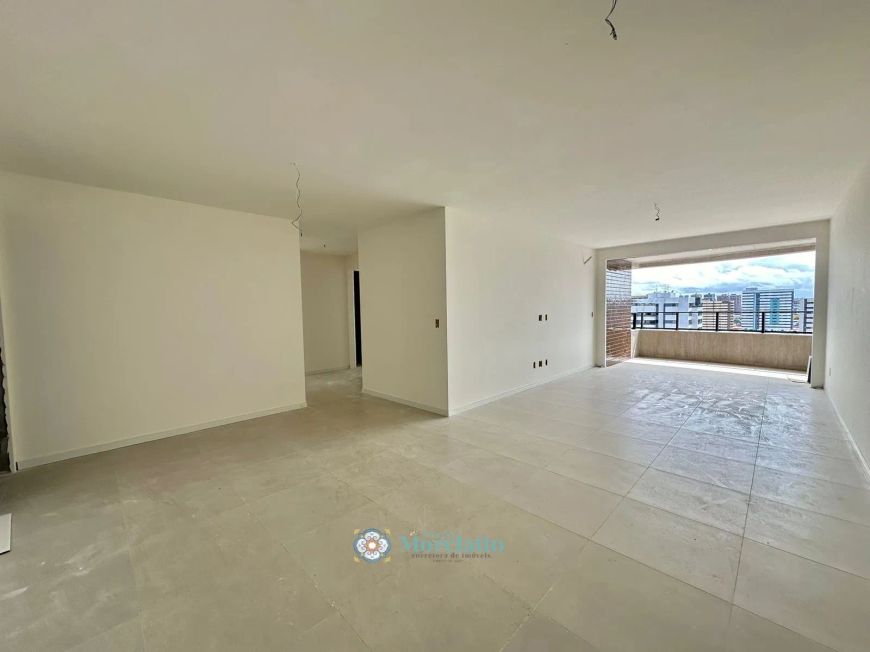 Apartamento com 3 suítes na Ponta Verde