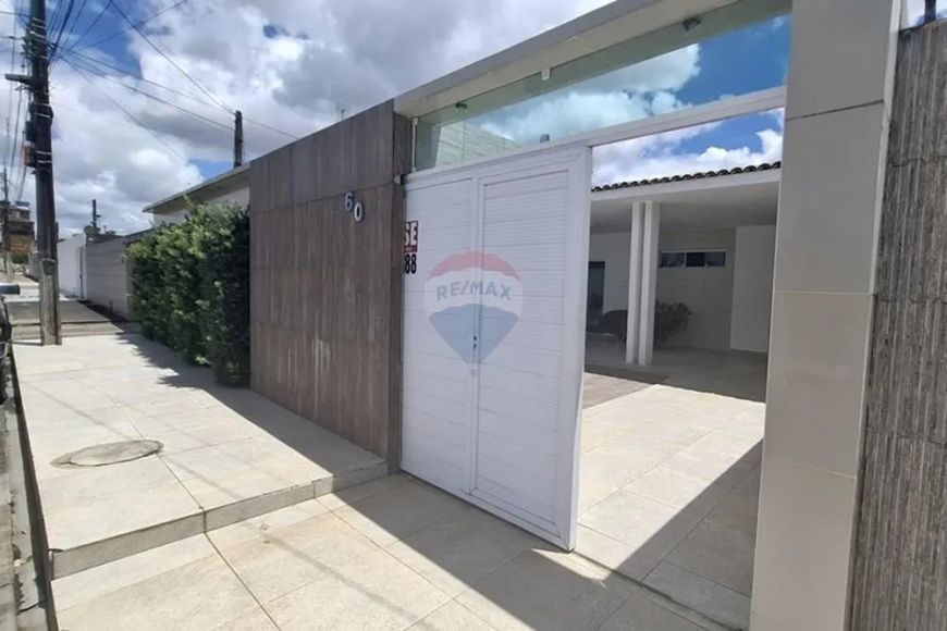 Casa Eustáquio Gomes - 204m², 3 Quartos