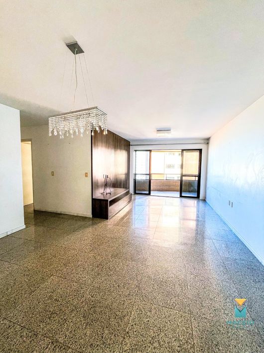 Apartamento com 138m² - 03 suítes, s/ 01 reversível, varanda c/ vista para mar, 02 vgs, Ponta Verde