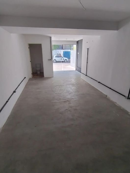 LOJA COMERCIAL COM 54,00M² NA PONTA VERDE