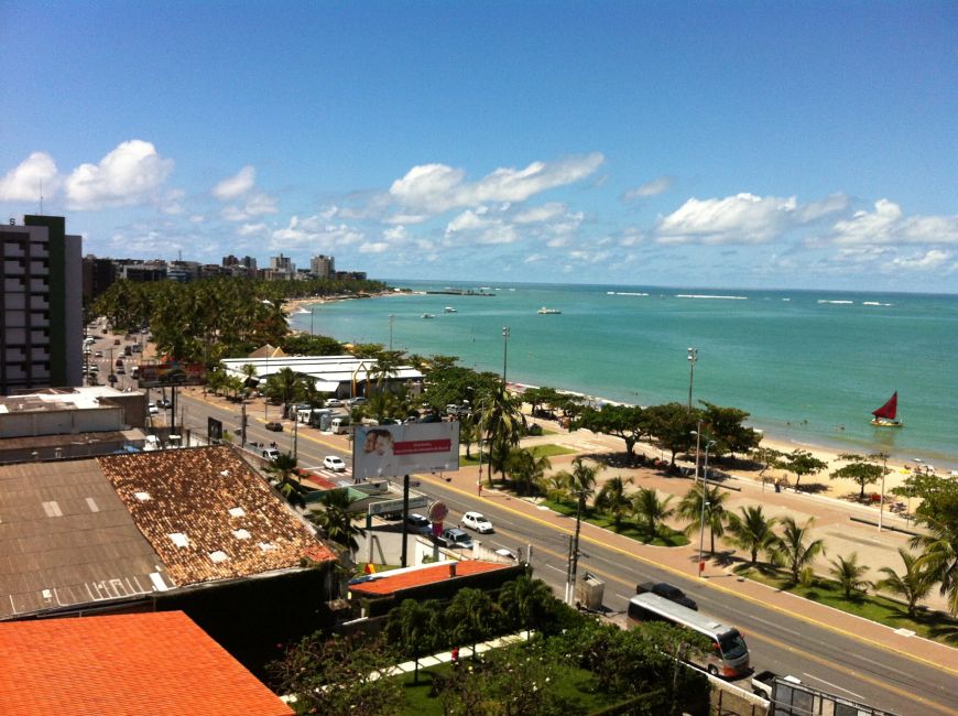 BEIRA MAR DE PAJUÇARA. QUARTO E SALA COM 41 M2 E MOVEIS FIXOS!