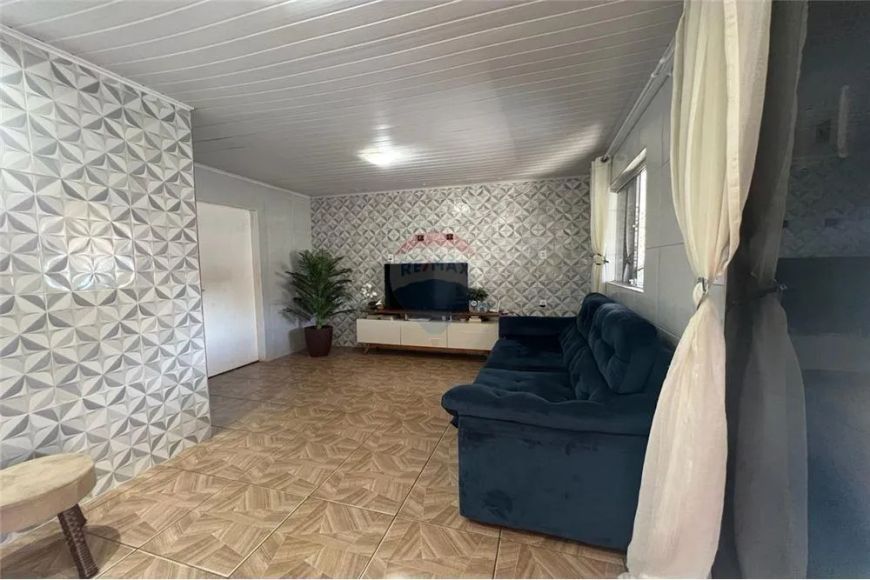 3 casas independentes localizadas no Benedito Bentes