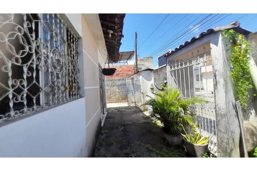 Casa à Venda no Tabuleiro com Terreno de 535 m², 3 Quartos e Quintal, 215 m² , R$535.000,00 .
