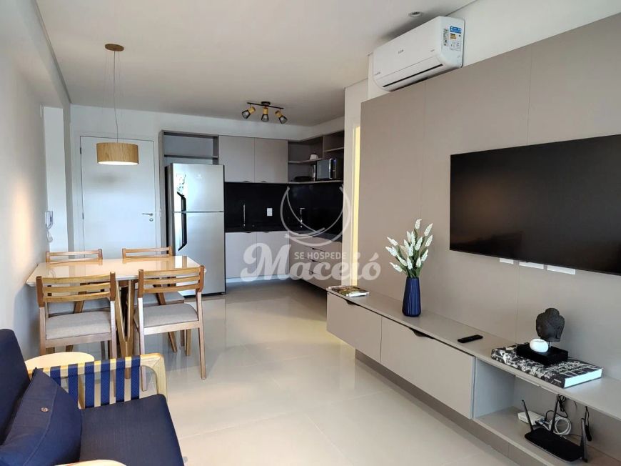 Quarto e sala, mobiliado, a uma quadra da praia no Edifício Sky Concept
