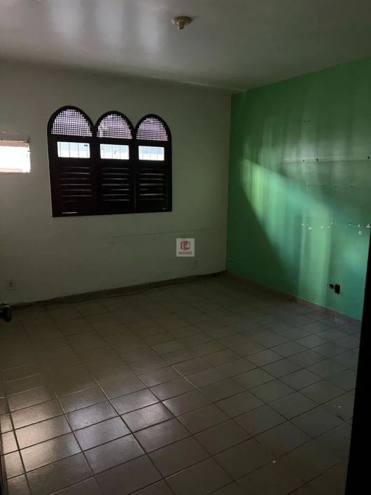Excelente Prédio Comercial em Localização Privilegiada
