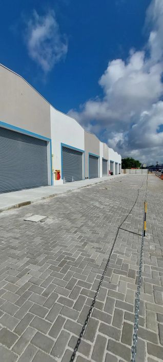 Imóvel para aluguel possui 84000 metros quadrados em Barro Duro - Maceió - AL