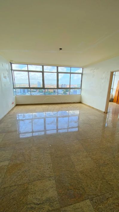 Apartamento com 6 quartos sendo 3 suítes em Maceió- FAROL