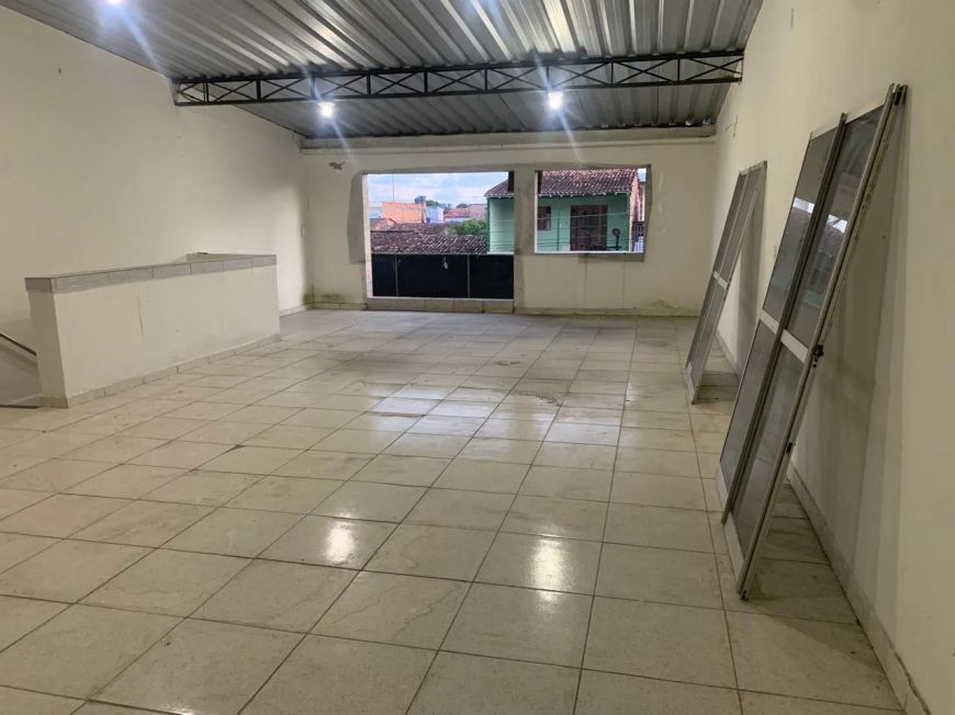 Imóvel para venda possui 210 metros quadrados em Clima Bom - Maceió - AL