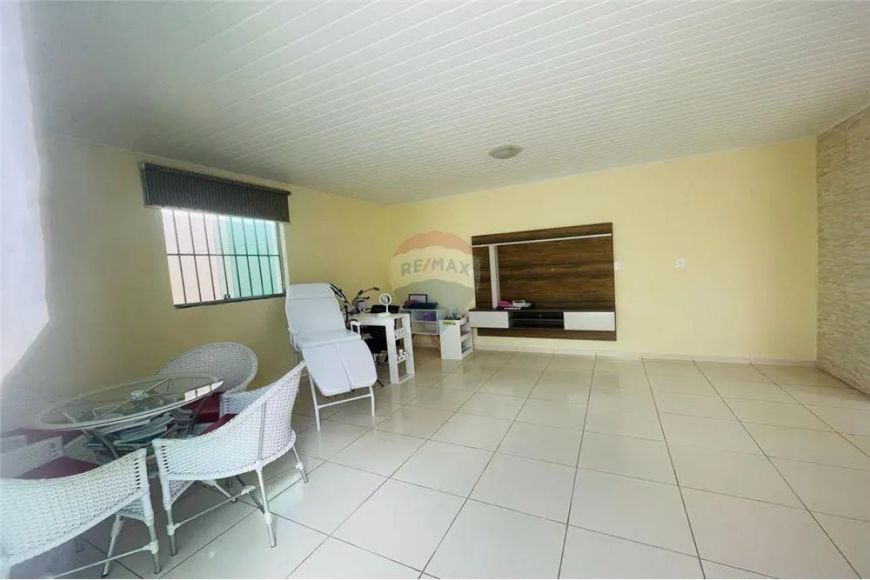 Casa com terreno amplo a venda com 4 quartos no Clima Bom