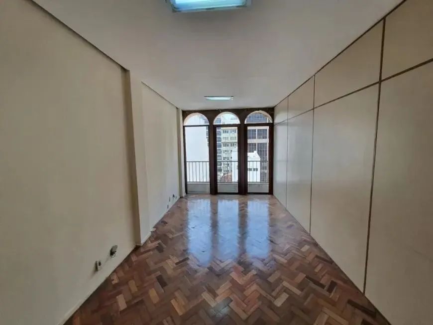 Sala no Centro do Rio, com 89 m², disponível para locação por R$ 1.300,00