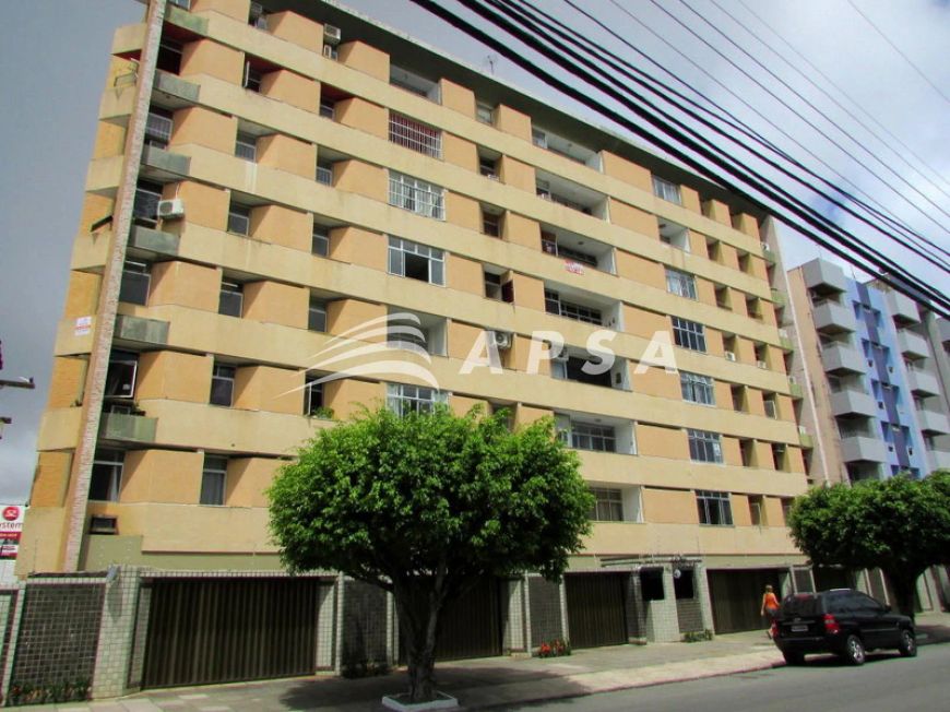 APARTAMENTO TRES QUARTOS MUITO BEM LOCALIZADO NA PONTA VERDE. O EDIFICIO MORADA TROPICAL FICA NA RUA
