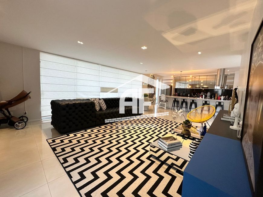 Casa de alto padrão com 4/4 sendo 3 suítes - Condomínio Reserva Bella Vista