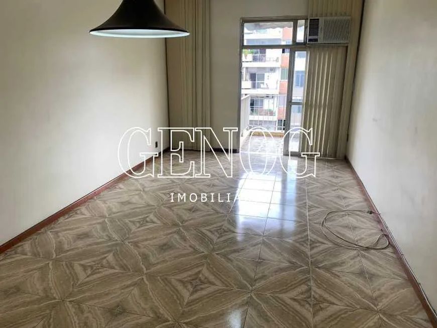 Apartamento com varanda/ 2 quartos com suíte na Tijuca para venda