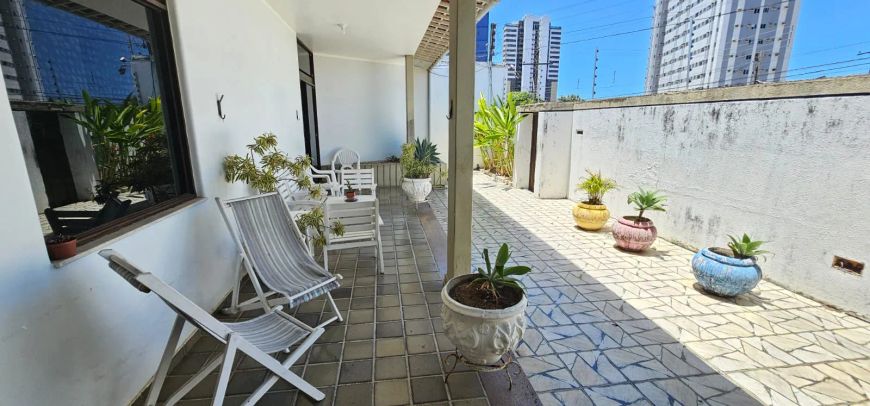 Excelente casa com 327 metros quadrados com 4 quartos em Farol - Maceió - AL