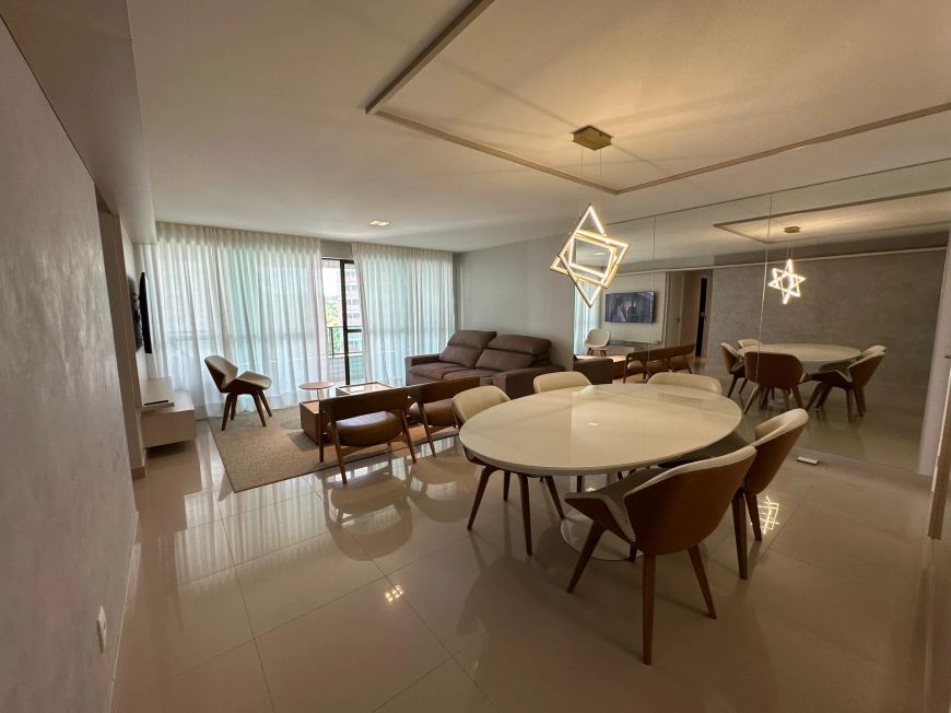 Belíssimo apartamento beira-mar com 4 suítes!