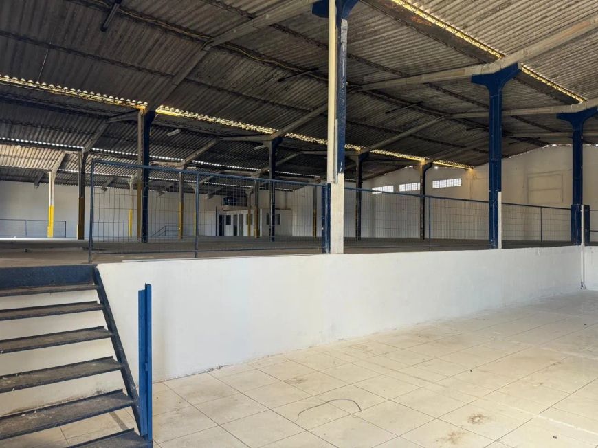 "Galpão de 1.500m² na Menino Marcelo – Logística Estratégica com Doca e Acesso à BR!"