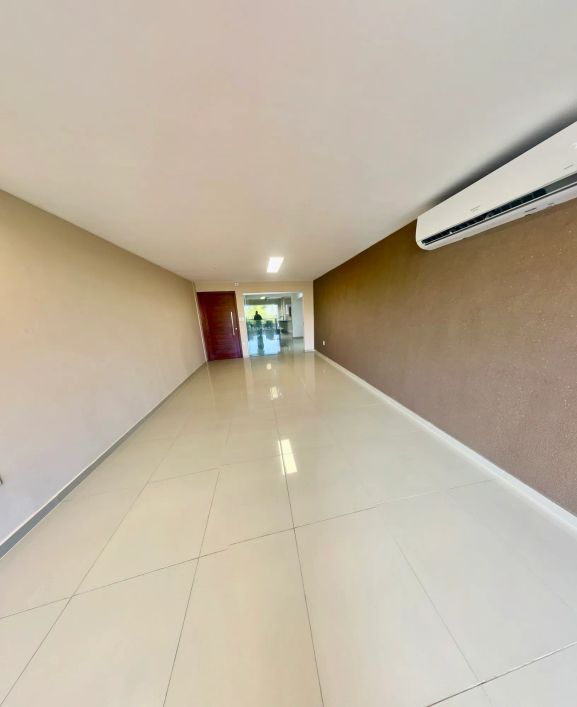 Excelente apartamento localizada na Ponta Verde com 3/4 com 150 m2
