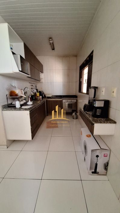 Casa no Farol para moradia ou comércio, 228m2, 3 quartos, 1 suíte e 3 salas comerciais no 1o. andar.