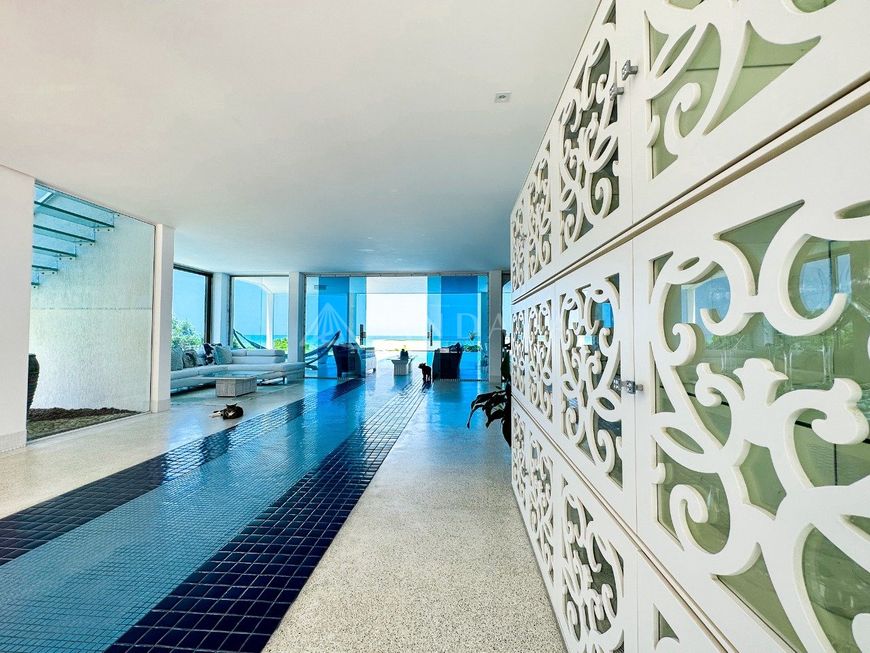 Casa de cinema com vista panorâmica do mar em condomínio fechado. (Aceita PERMUTA por imóvel de meno