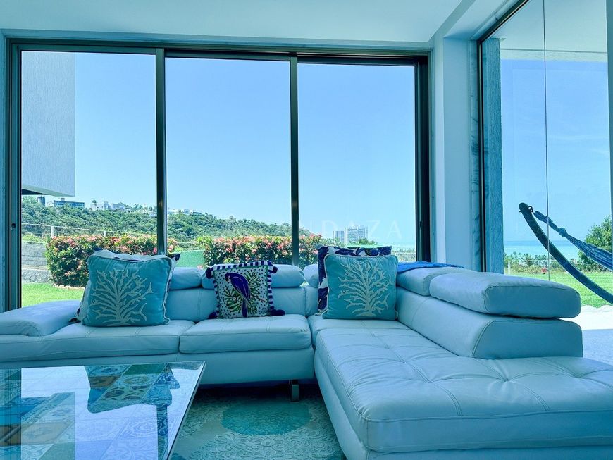 Casa de cinema com vista panorâmica do mar em condomínio fechado. (Aceita PERMUTA por imóvel de meno