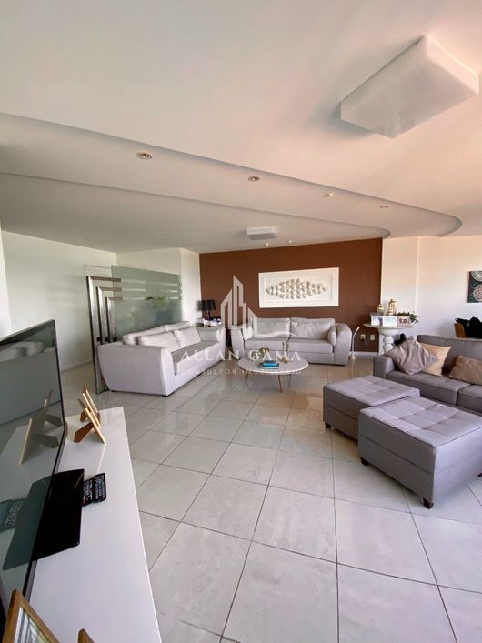 Cobertura Duplex na Jatiúca com 4/4 sendo 2 suítes e 4 vagas de Garagem