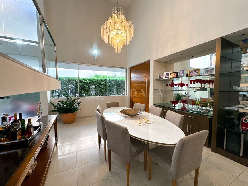 Essa casa irá lhe surpreender! Ampla casa com 5 suítes no Aldebaran Ômega