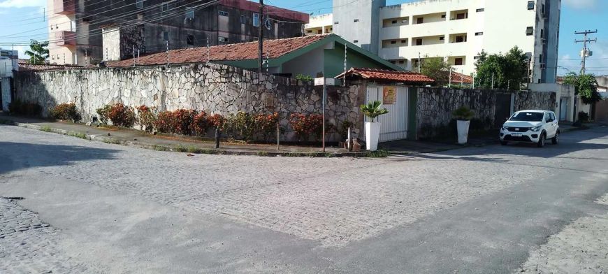 Casa em Rua Doutor João Teixeira Cavalcante - Gruta de Lourdes - Maceió/AL