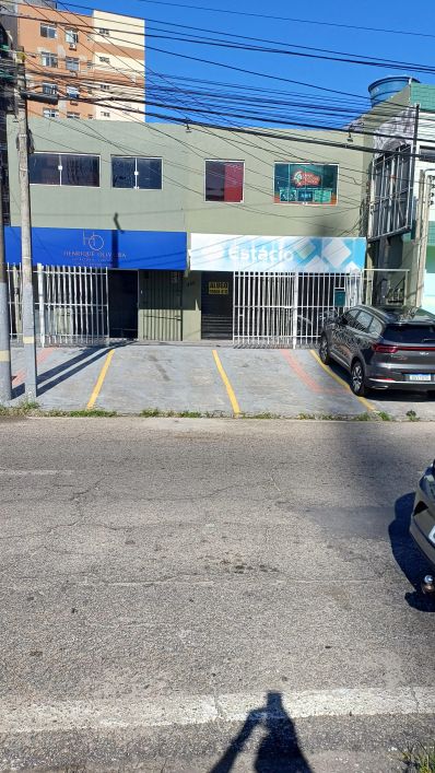 Prédio Comercial para venda possui 418 m² com 12 salas e 2 lojas em Farol - Maceió - AL