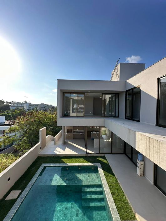 Excelente Casa Nascente, no Condomínio Atlantis, com Vista Mar Exclusiva da Suíte Master