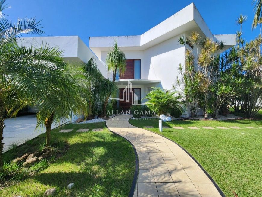 Casa em cond. fechado Jardim do Horto c/ 4 suítes, área gourmet, piscina