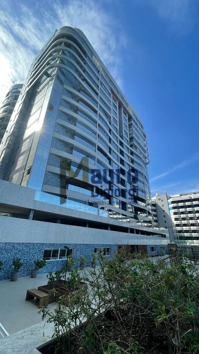 Apartamento para venda possui 220 metros quadrados com 4 quartos em Jatiúca - Maceió - AL