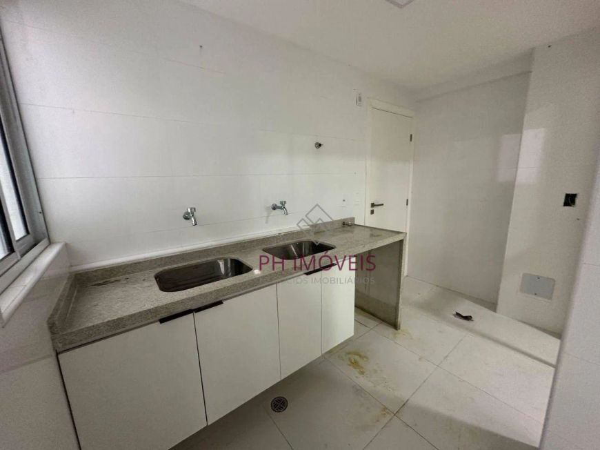 Apartamento de Alto Padrão Disponível para Locação no Bairro de Guaxuma com 4 suítes - 239m²